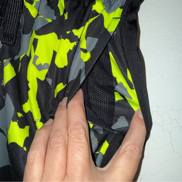 Lot of 2 - Nike Hoodie Top  & Shorts Dri-Fit Youth Size Small Black & Neon - Picture 8 of 12